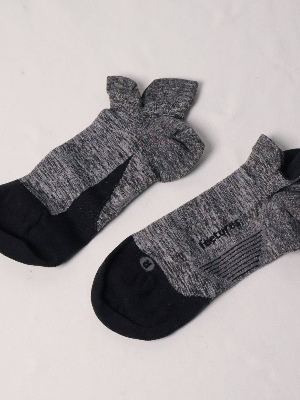 Feetures Ankle Socks Lightweight Gray [Size M]